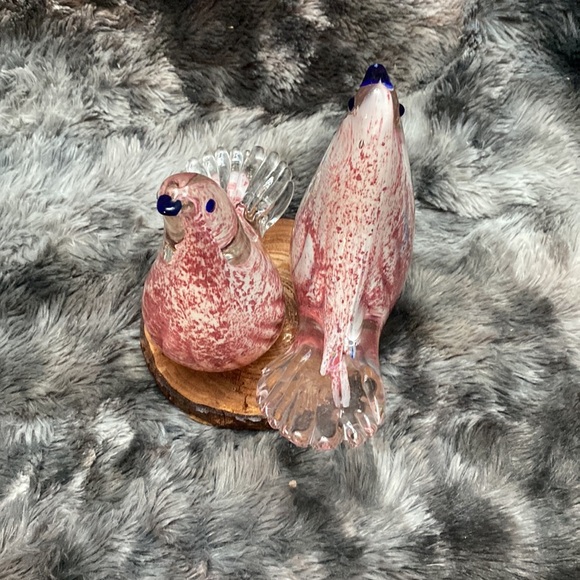 Two Glass Art red Birds with black beaks - Picture 7 of 16